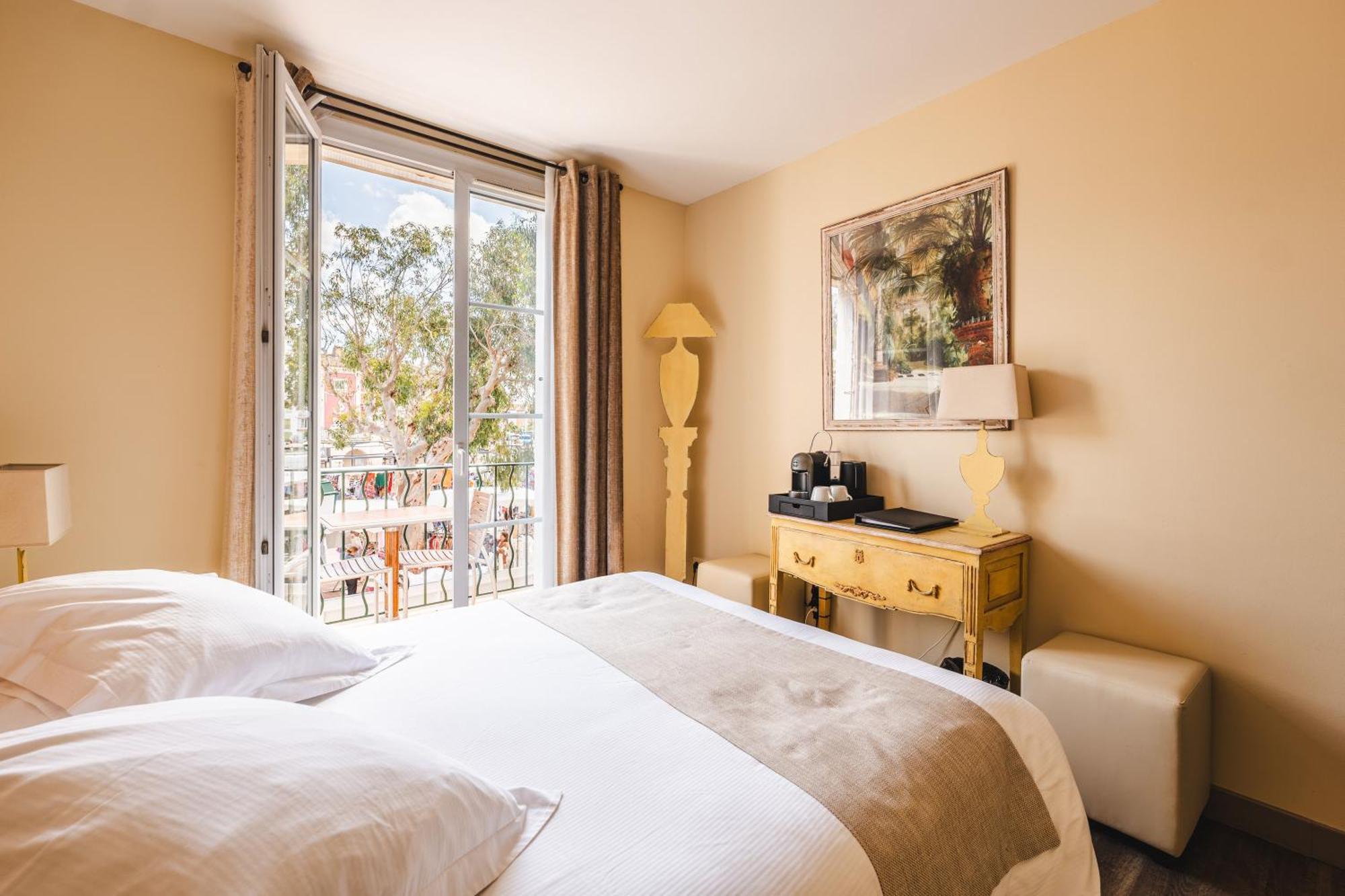 Le Suffren Hotel Grimaud Exterior photo