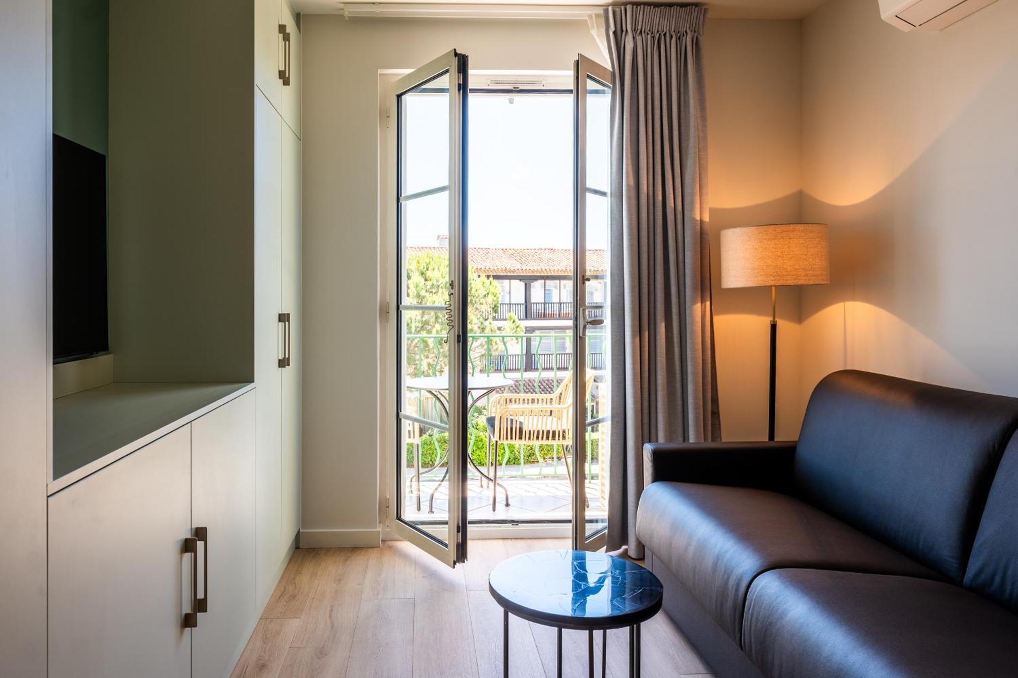 Le Suffren Hotel Grimaud Exterior photo